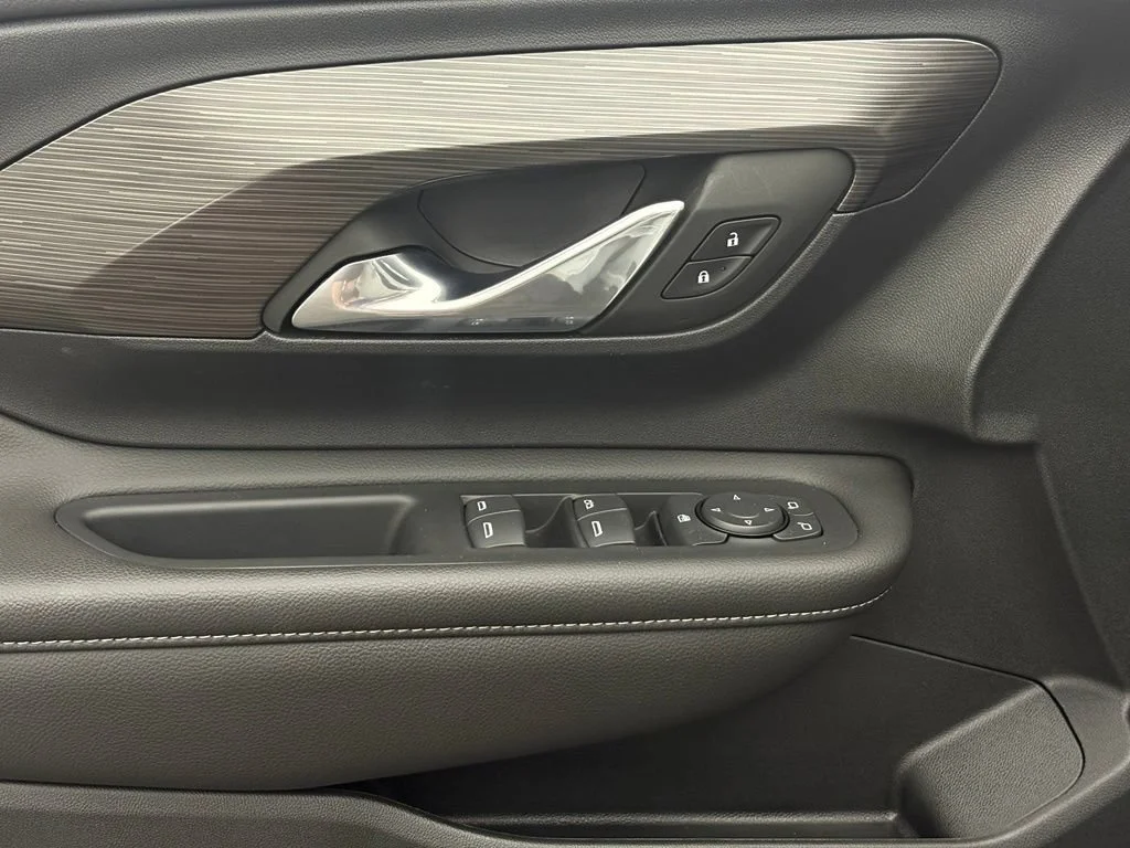 Used 2023 Summit White GMC SLE image 15