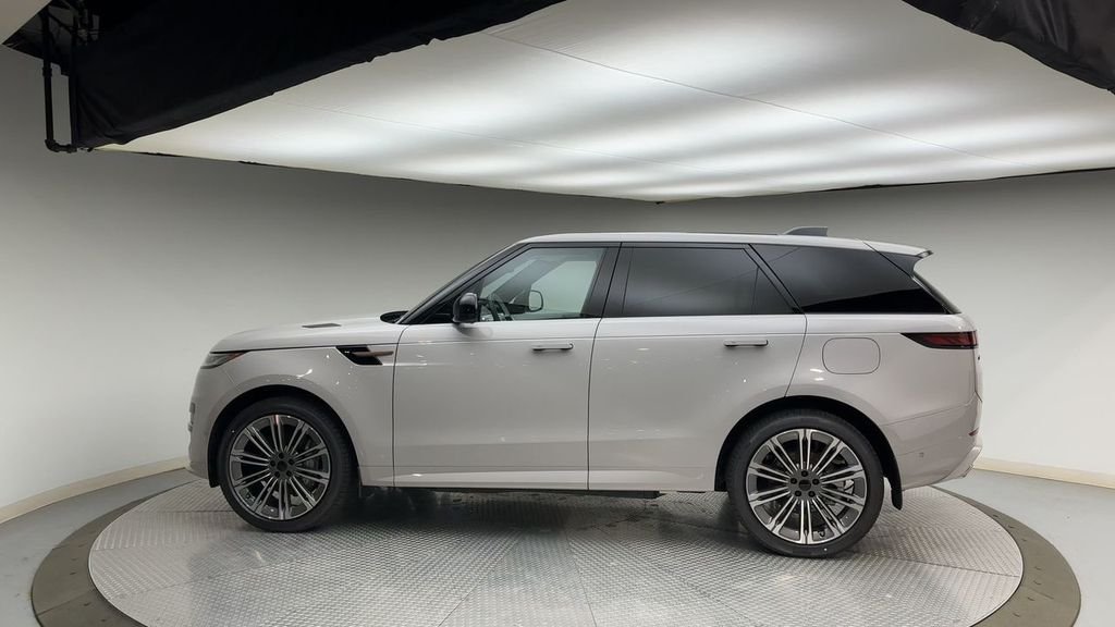 Used 2026 Borasco Grey Metallic Land Rover Dynamic SE image 5