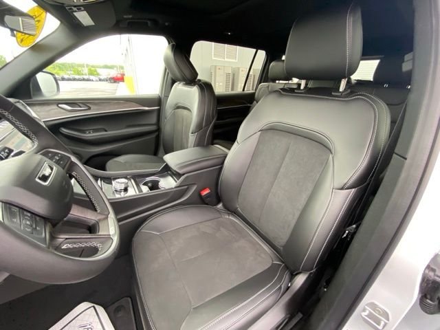 New 2026 Bright White Clear-Coat Exterior Paint Jeep Altitude image 10