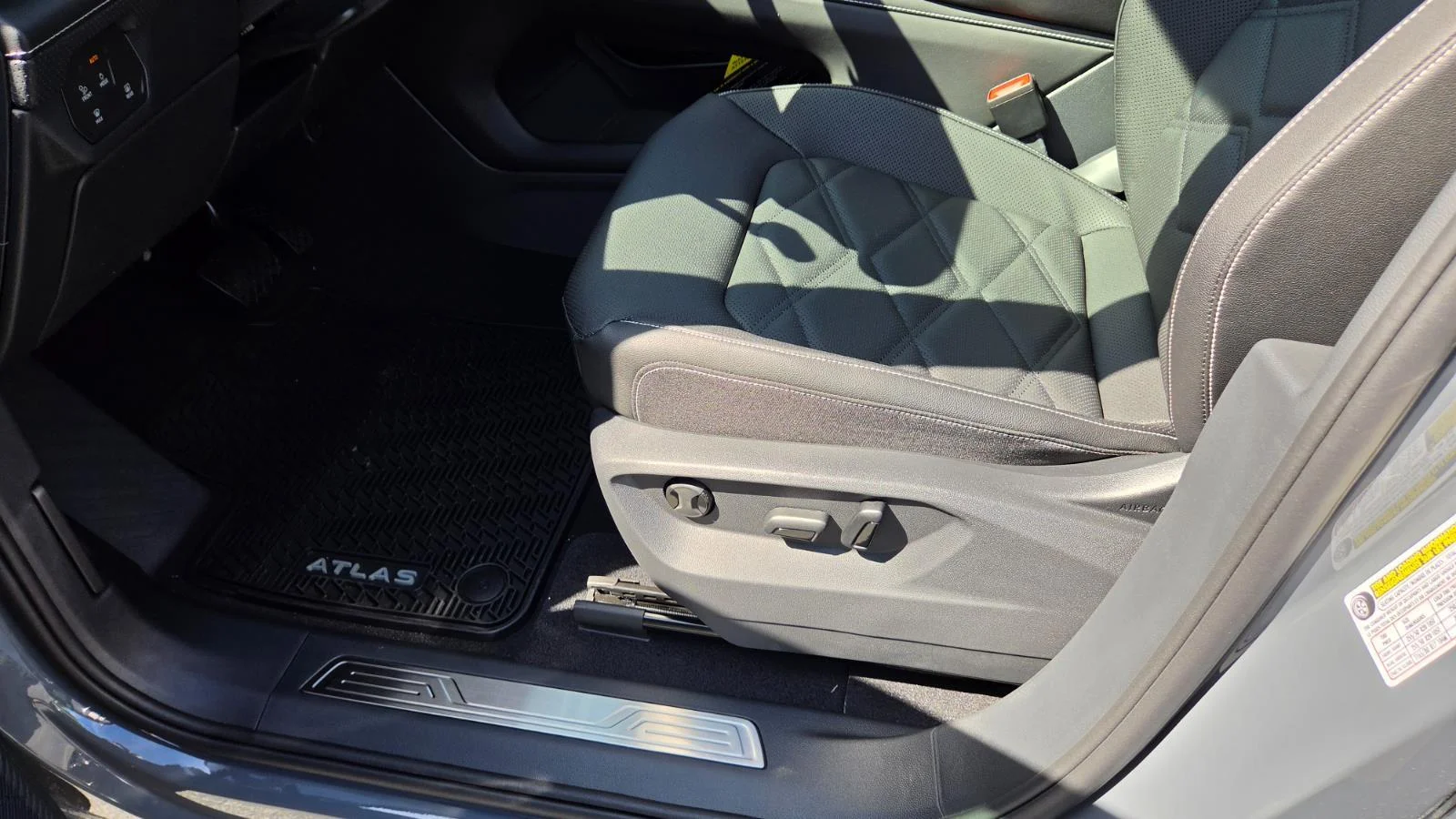 New 2026 Pure Gray Volkswagen 2.0T SE w/Technology image 23