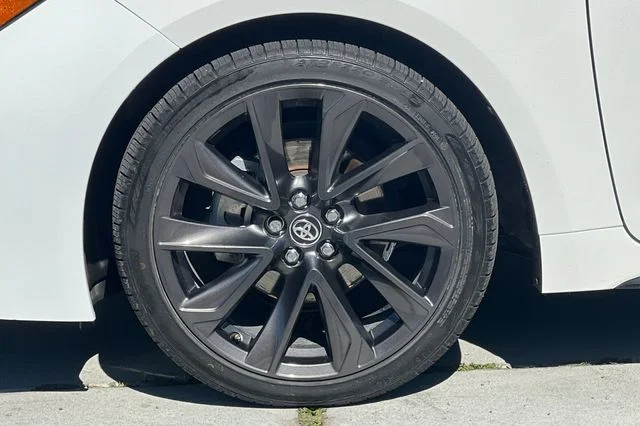 Used 2024 Ice Toyota SE image 31