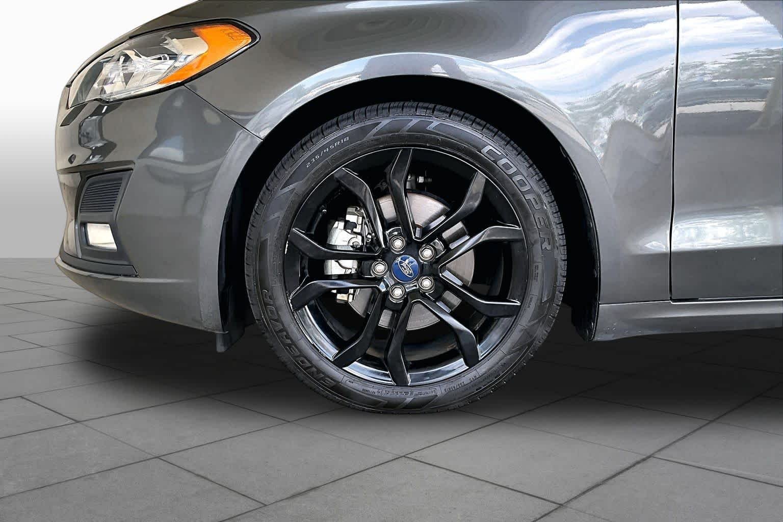 Used 2019 Magnetic Metallic Ford SE image 11