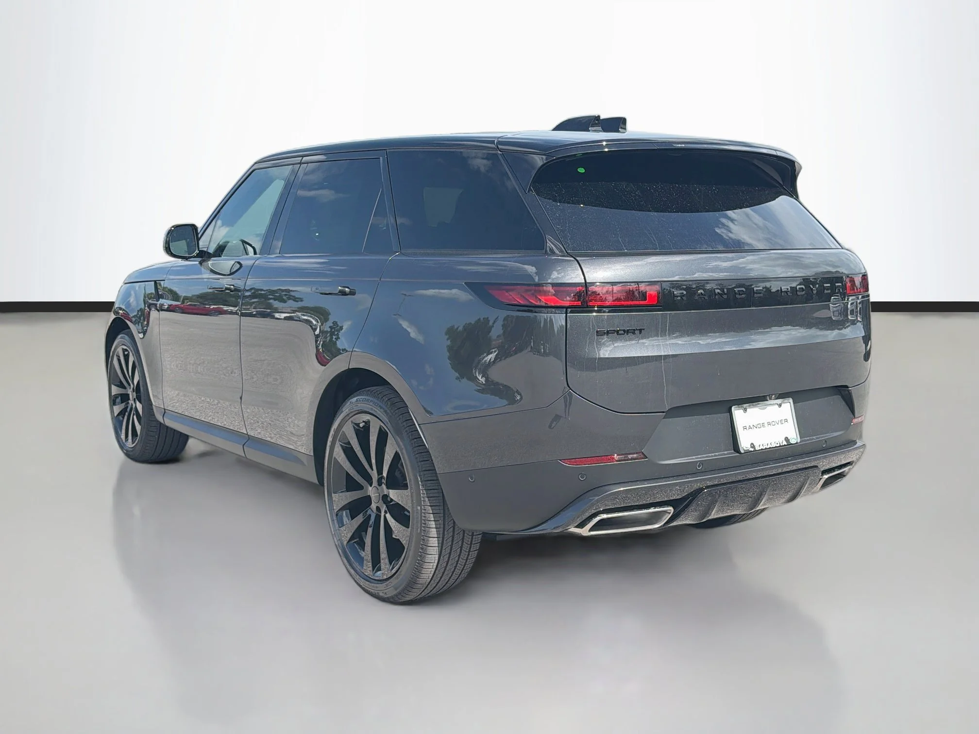 New 2026 Carpathian Grey Land Rover SE image 3