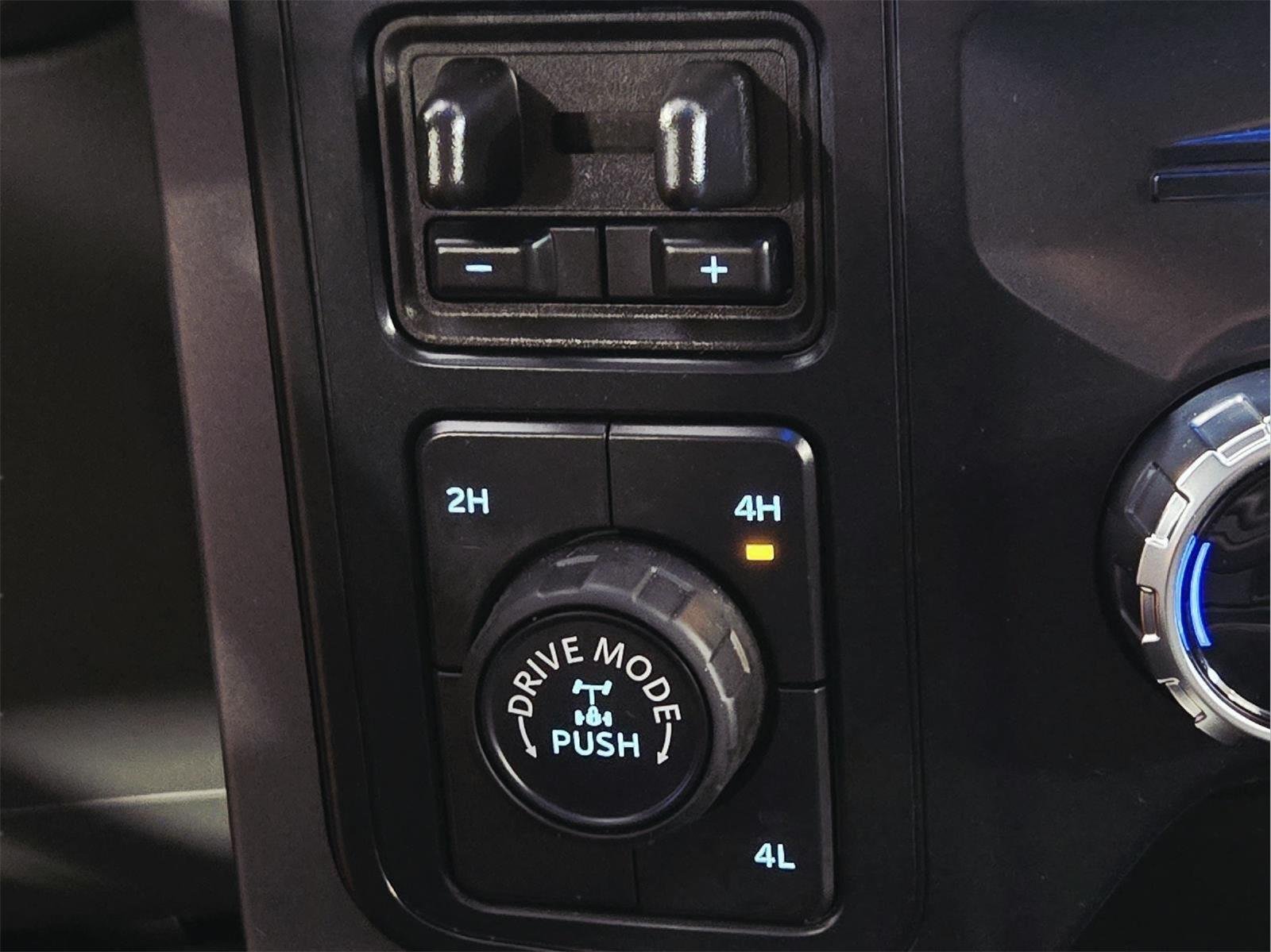 Used 2025 Atlas Blue FORD XLT image 36