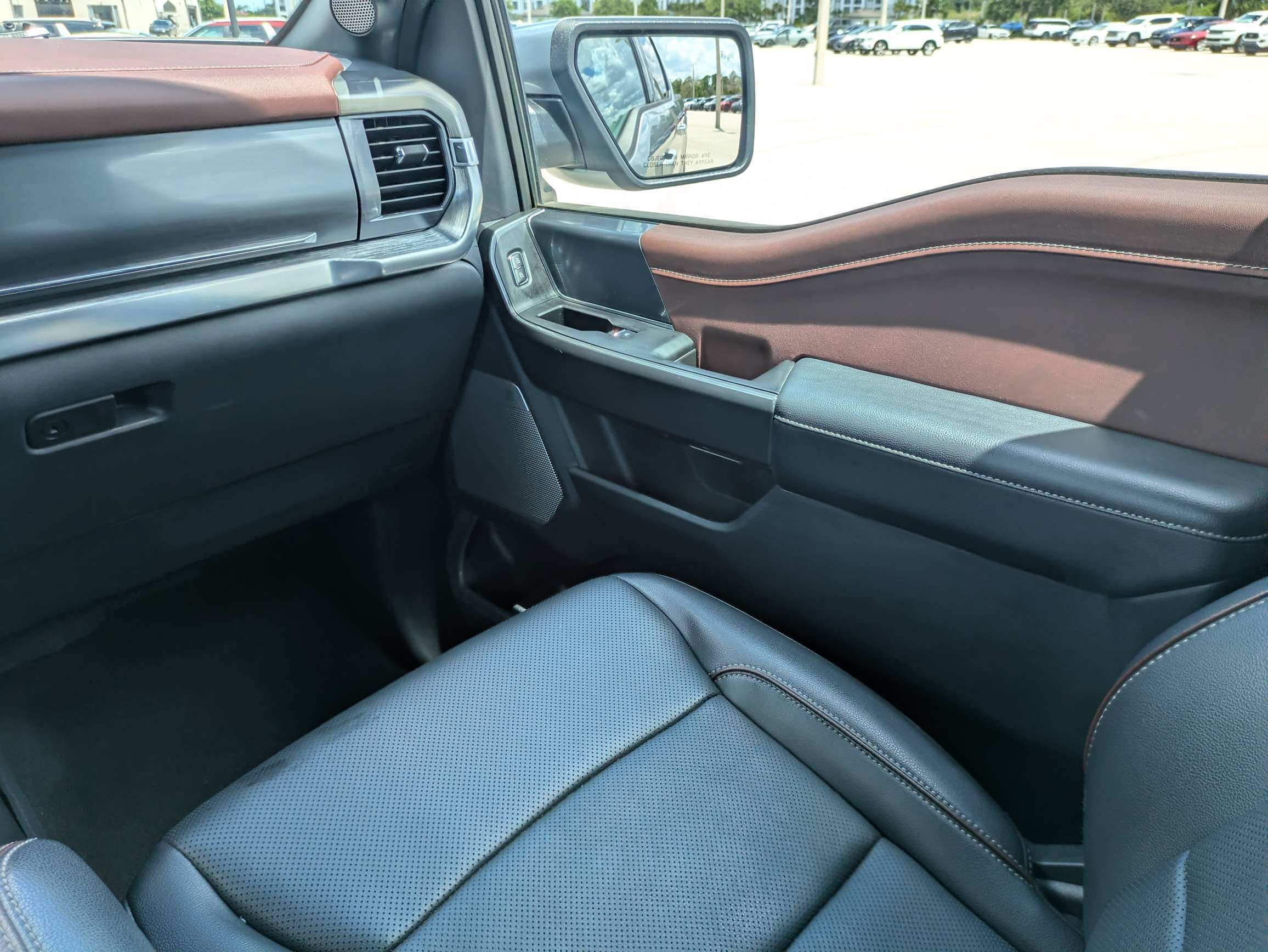 Used 2023 Silver Metallic Ford LARIAT image 18