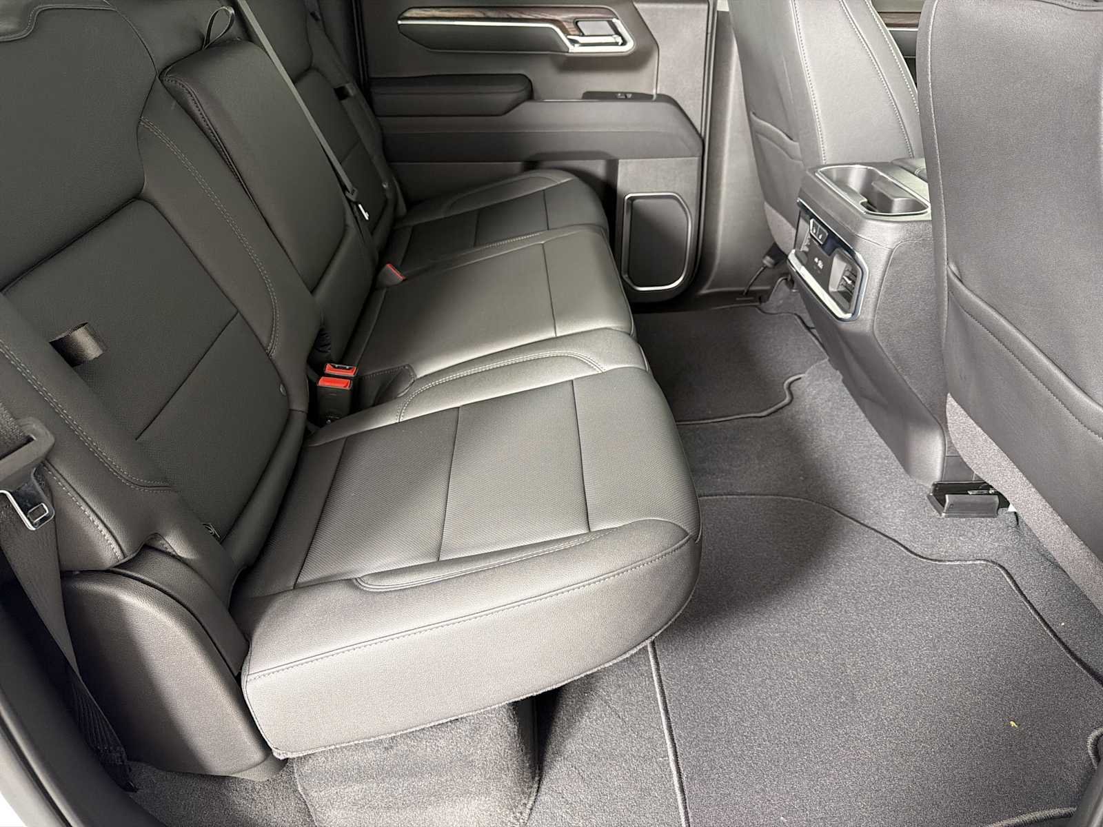 2026 GMC Sierra 1500 SLT - Photo 13