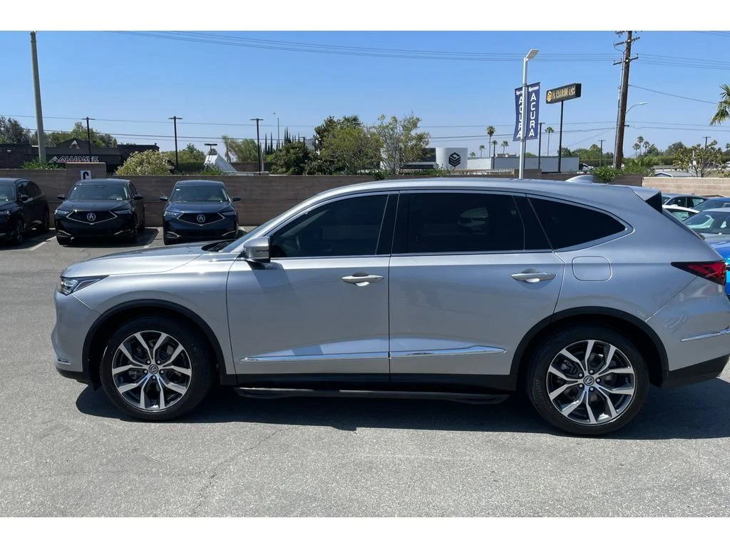 5J8YD9H43PL008106