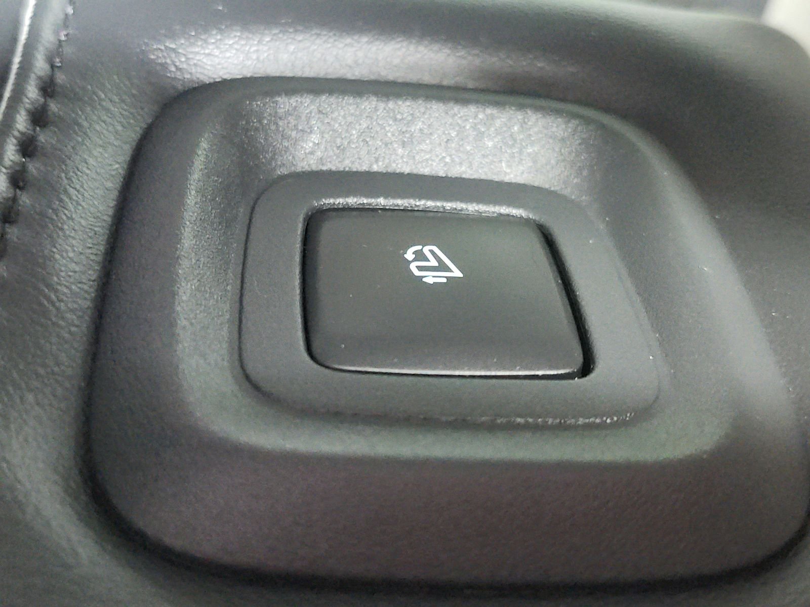 Used 2025 Agate Black Ford Platinum image 42