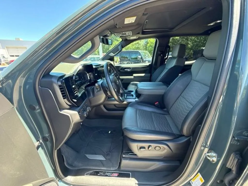 2025 Chevrolet Silverado 1500 ZR2 - Photo 50