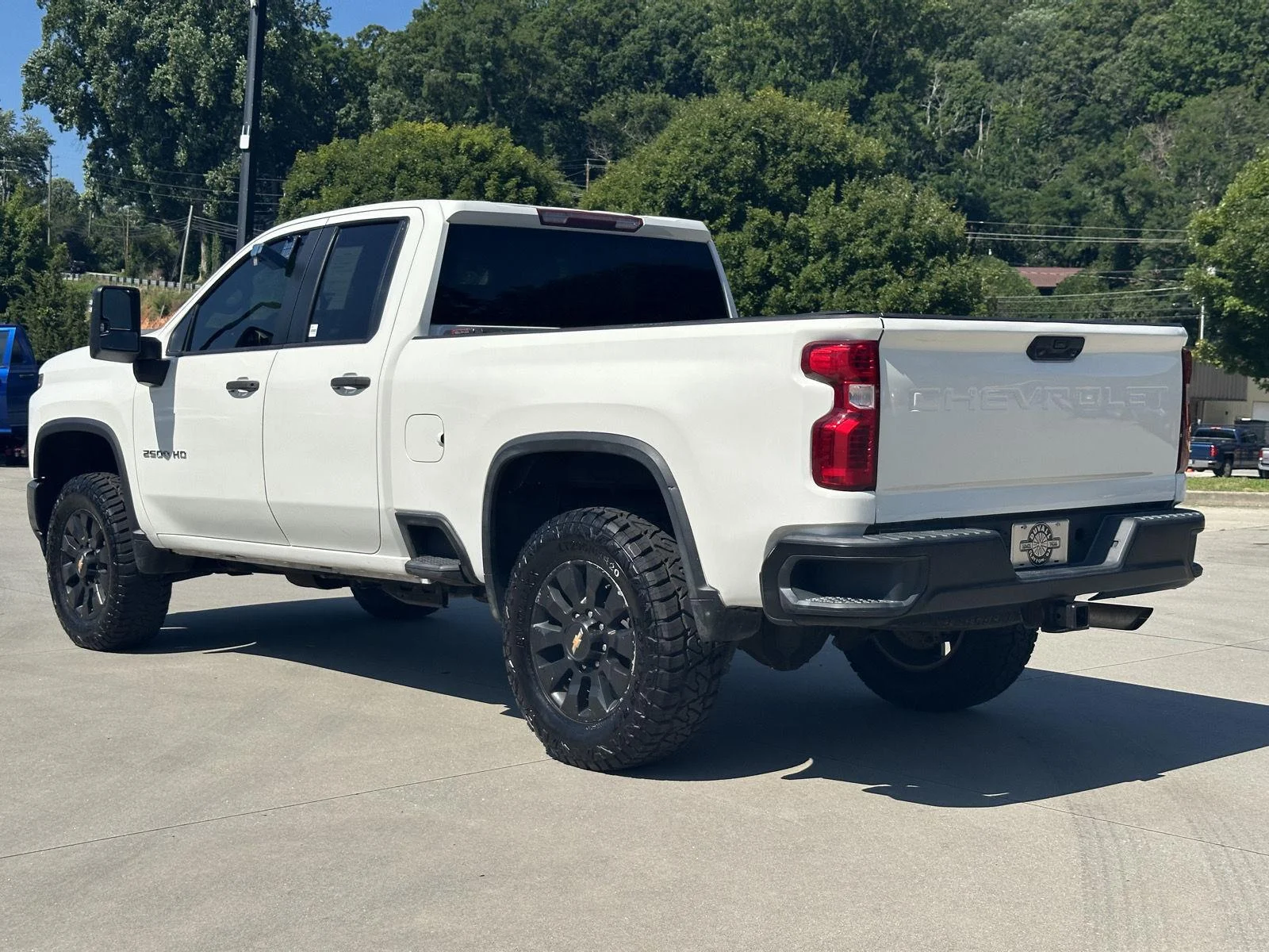 Used 2022 Summit White Chevrolet Custom image 5