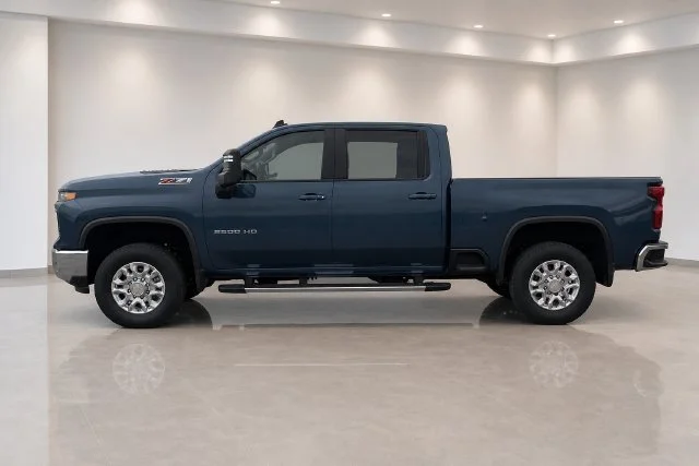 Used 2024 Lakeshore Blue Metallic Chevrolet LT image 7