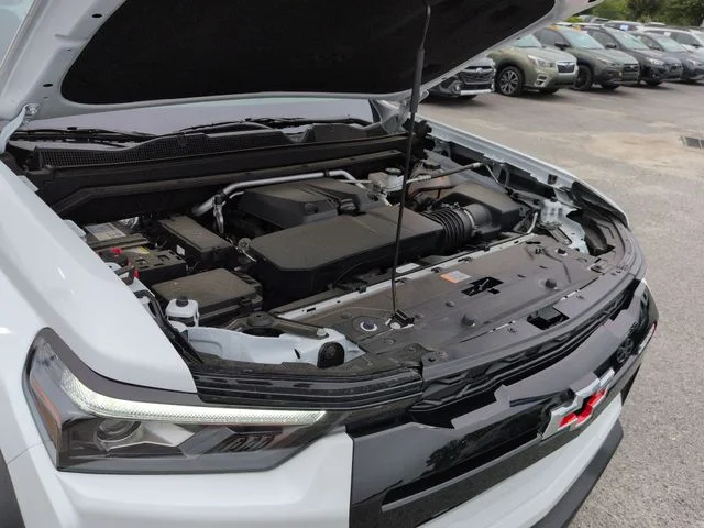 Used 2024 White Chevrolet ZR2 image 39
