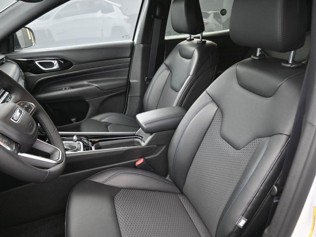 New 2026 Bright White Clear-Coat Exterior Paint Jeep Latitude image 19