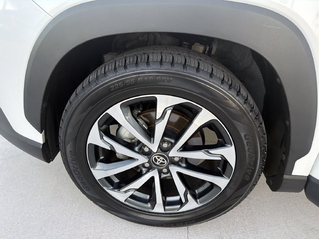 2024 Toyota Corolla Cross XLE - Photo 32