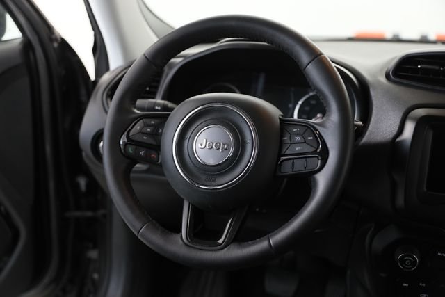 Used 2019 Gray Jeep Latitude image 3