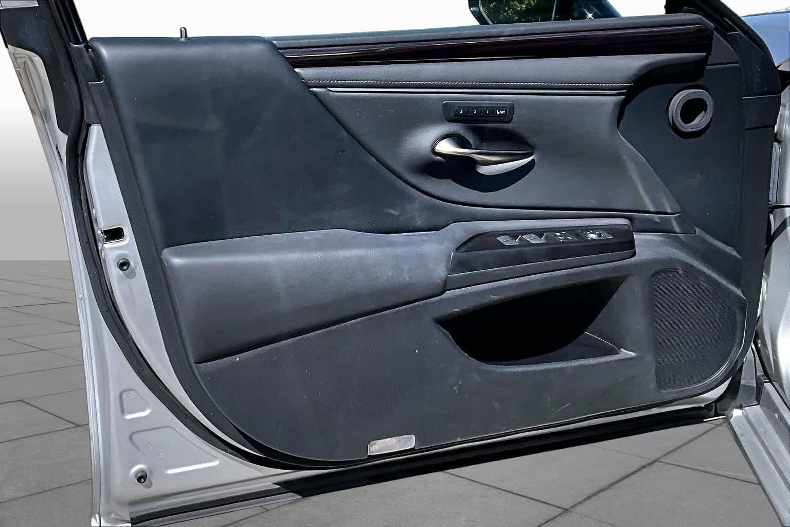 Used 2019 Silver Lining Metallic Lexus  image 26