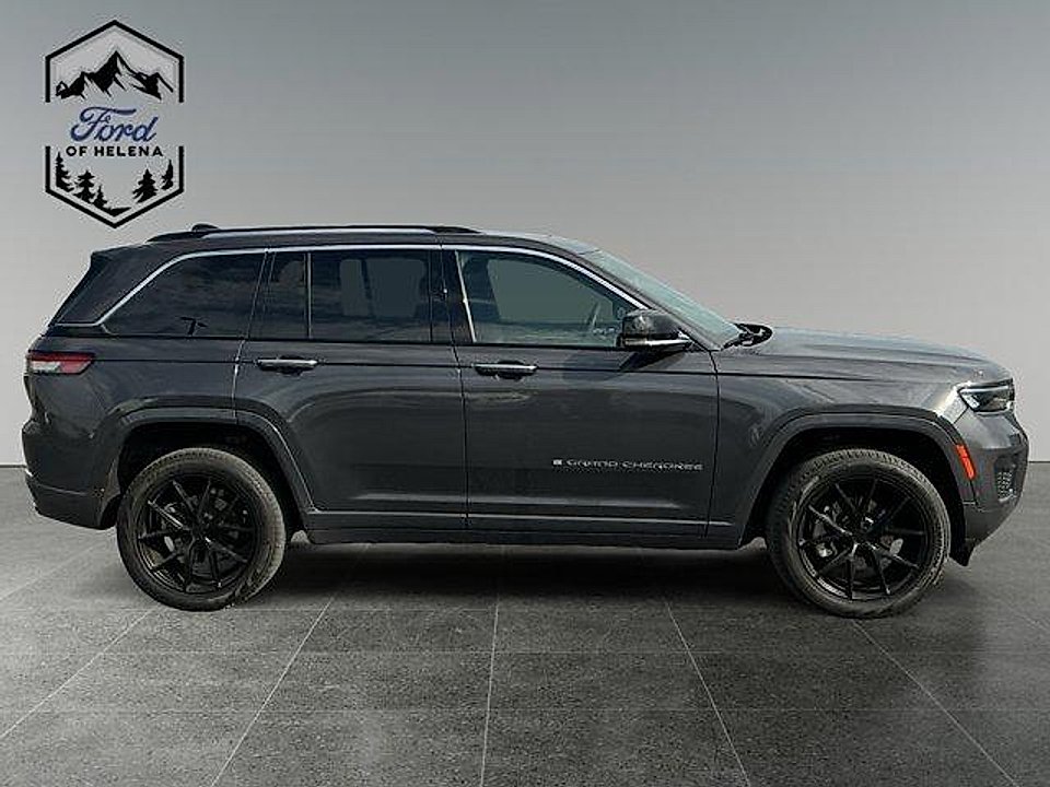Used 2023 Baltic Gray Clearcoat Metallic Jeep Overland 4x4 image 6