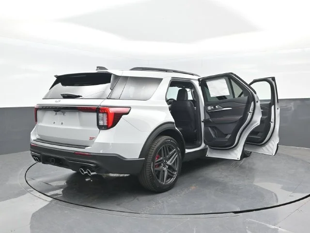 New 2027 Avalanche Gray Ford ST image 30