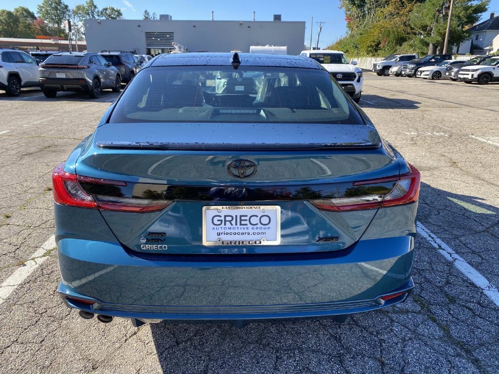 New 2026 Ocean Gem with Midnight Black Metallic roof Toyota XSE image 4