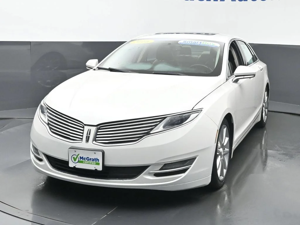 Used 2016 White Lincoln Base image 6