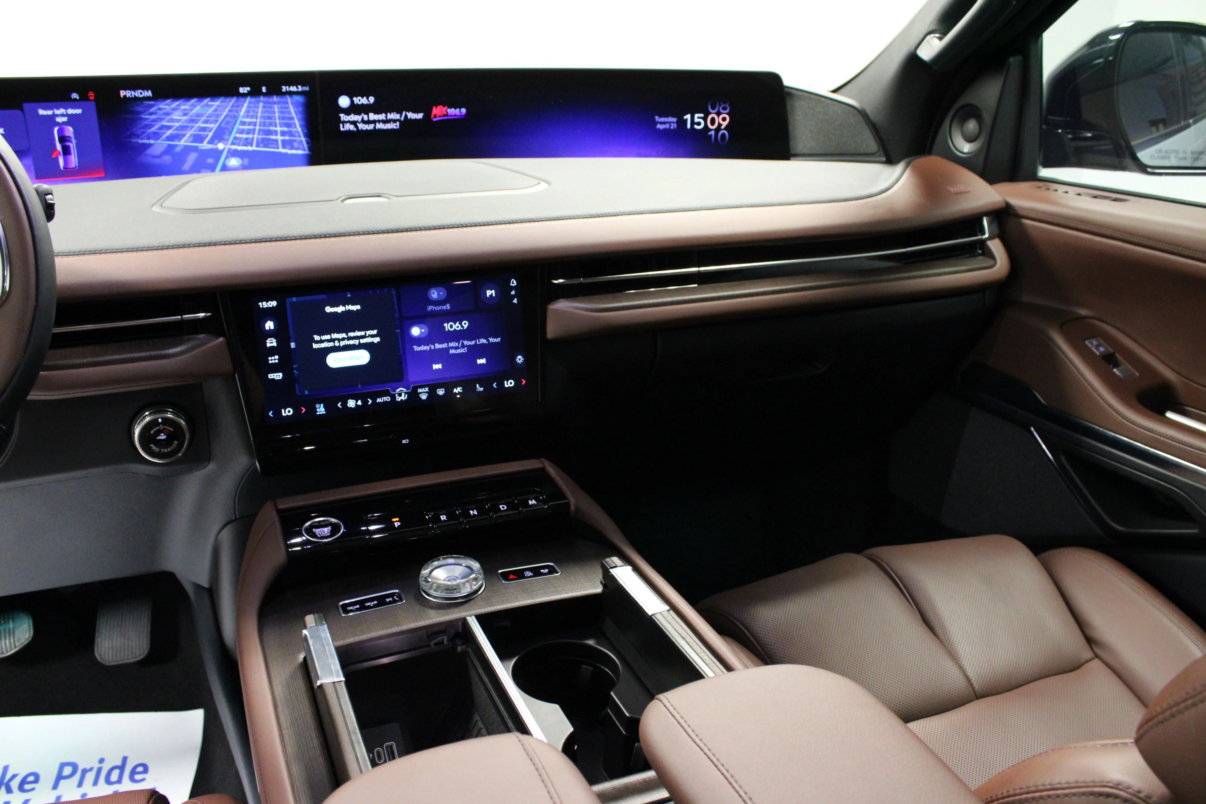 Used 2025 Gray Mist Metallic Tri-Coat Lincoln Reserve image 20
