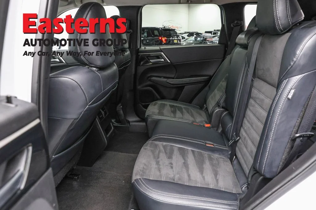 Used 2024 White Mitsubishi SE image 21