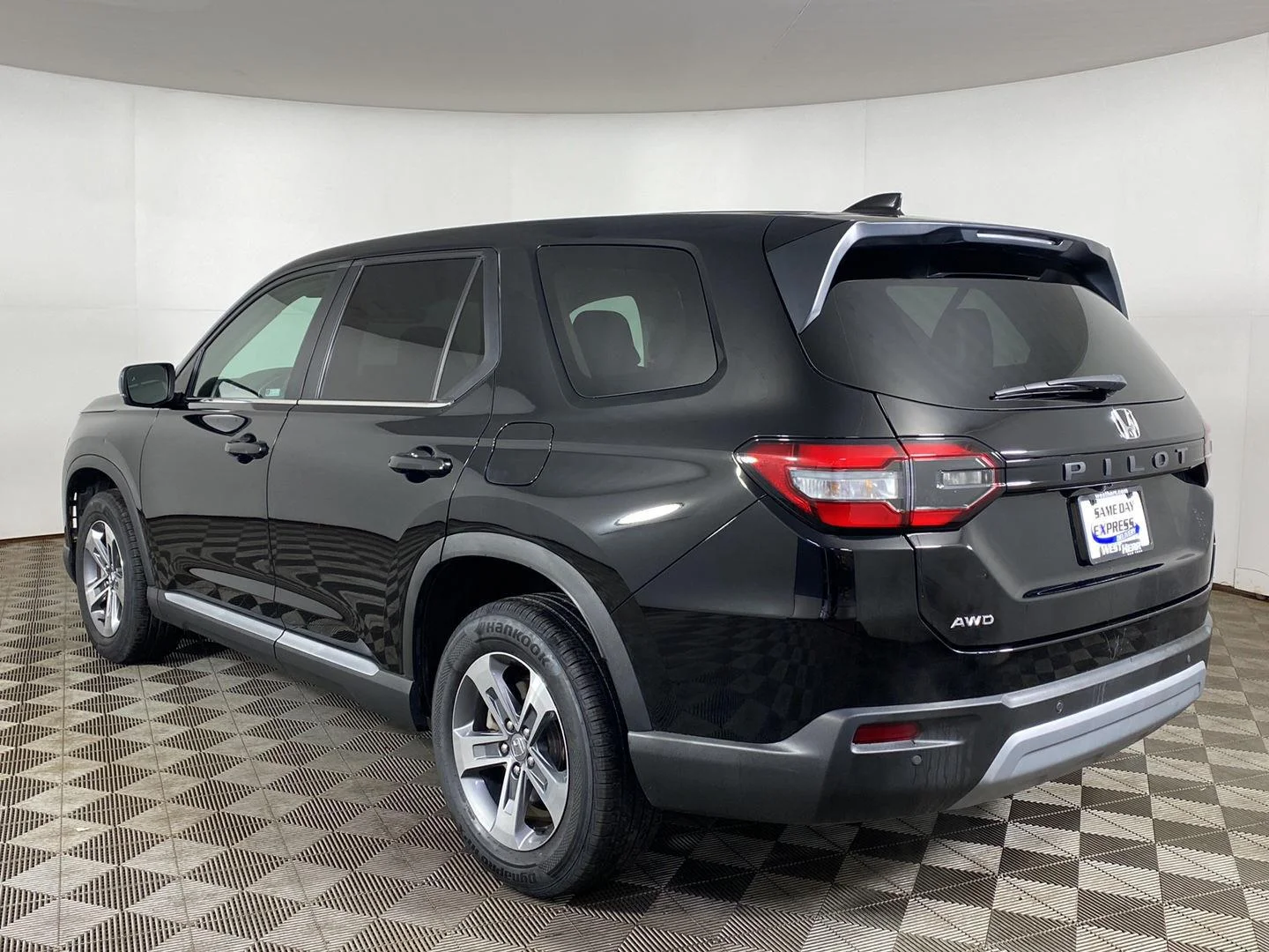 Used 2023 Crystal Black Pearl Honda EX-L w/Rear Captain