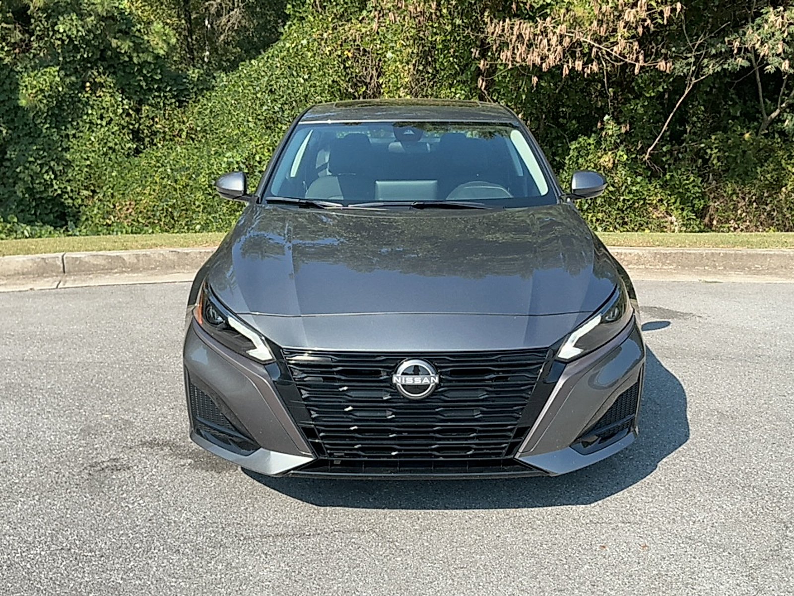 Used 2026 Gun Metallic Nissan SV FWD image 17
