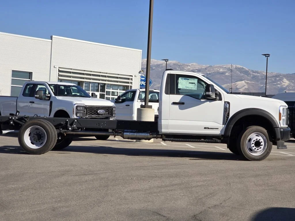 2025 Ford F-550 Super Duty Chassis Cab XL - Photo 25
