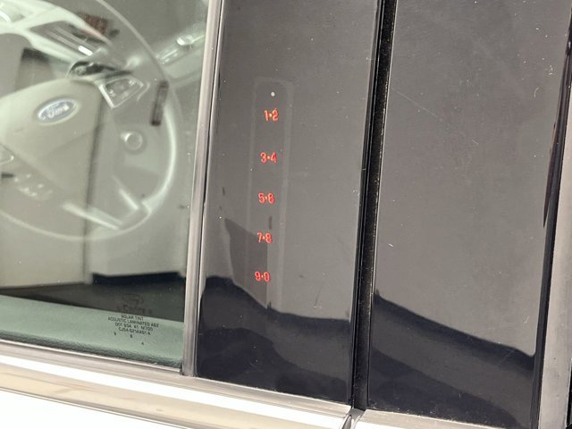 Used 2019 Oxford White Ford SE image 6