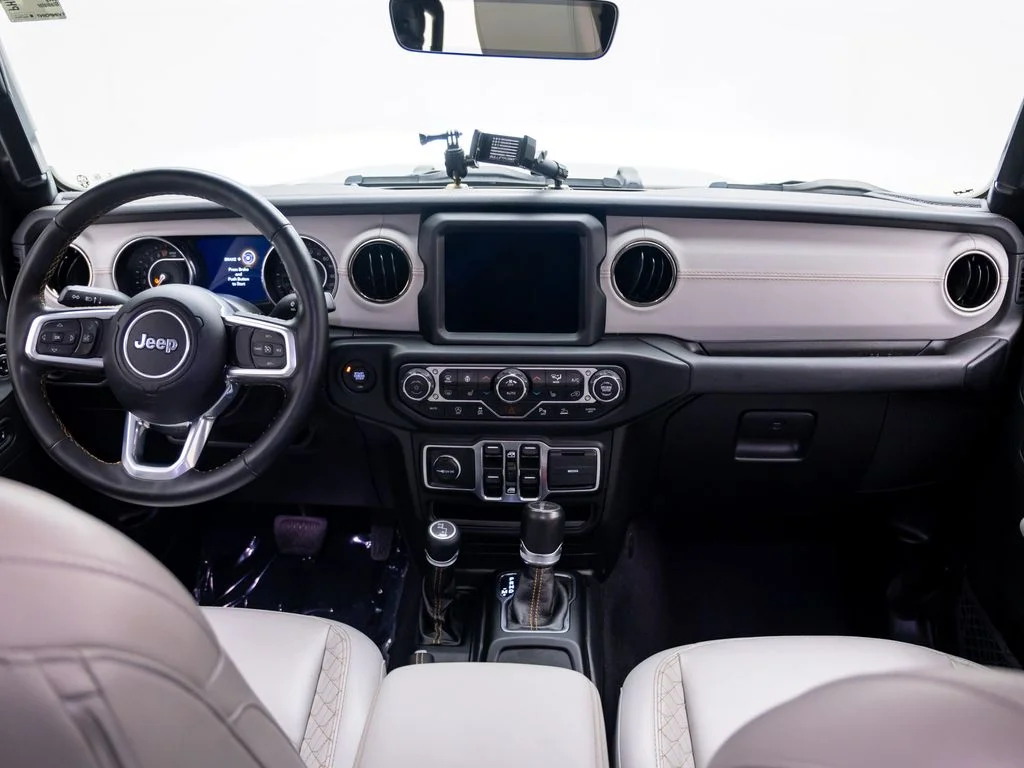 Used 2021 Gray Jeep High Altitude image 12
