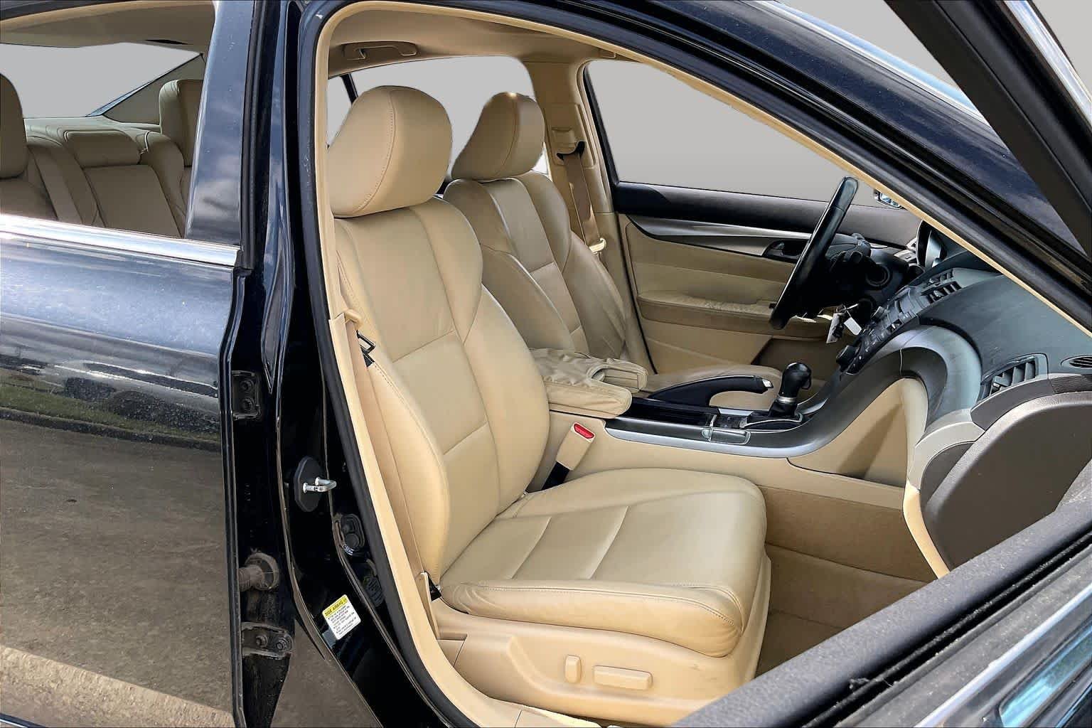 Used 2010 Crystal Black Pearl Acura  image 8