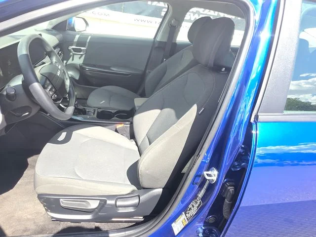 2025 Kia K4 LXS - Photo 24