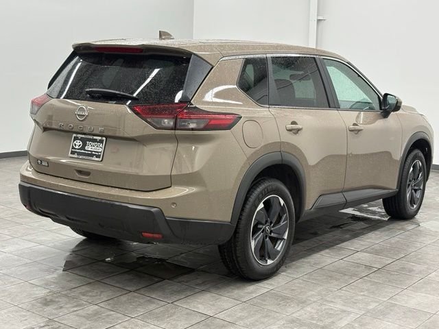 Used 2025 Beige/tan Nissan SV image 2