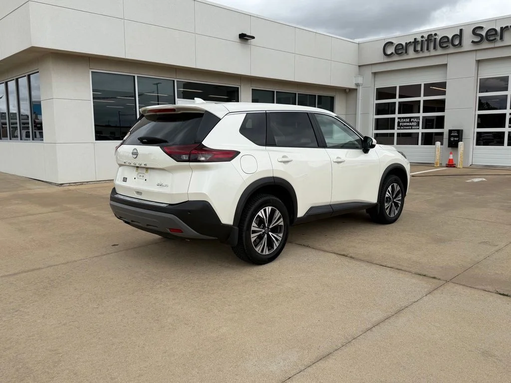 Used 2023 White Nissan SV image 4