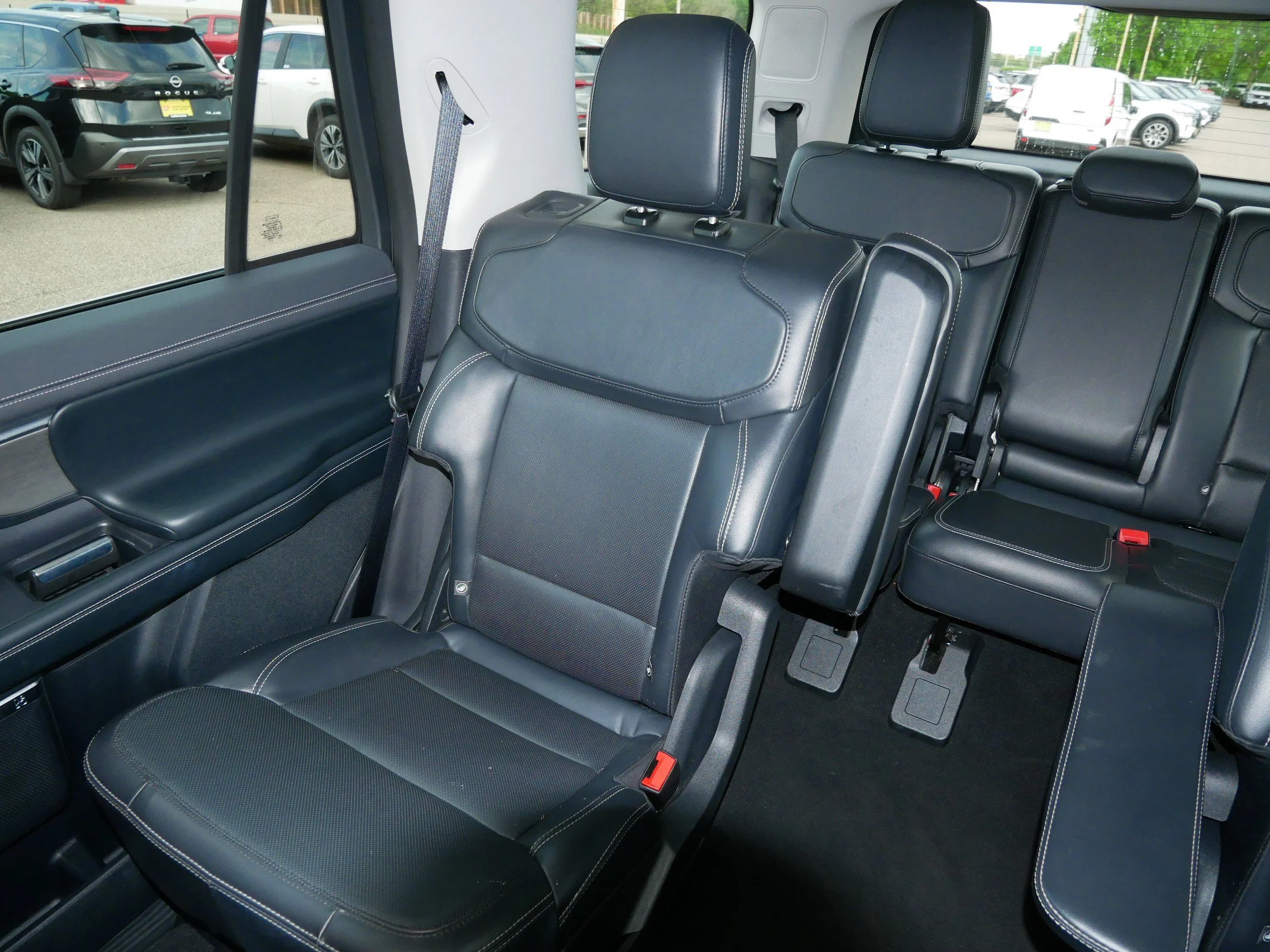 Used 2025 Agate Black Metallic Ford Platinum image 12