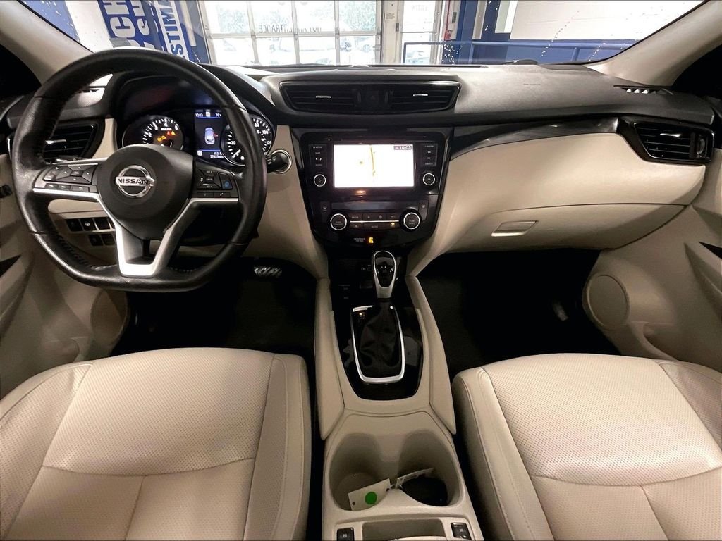 Used 2021 Red Nissan SL image 21