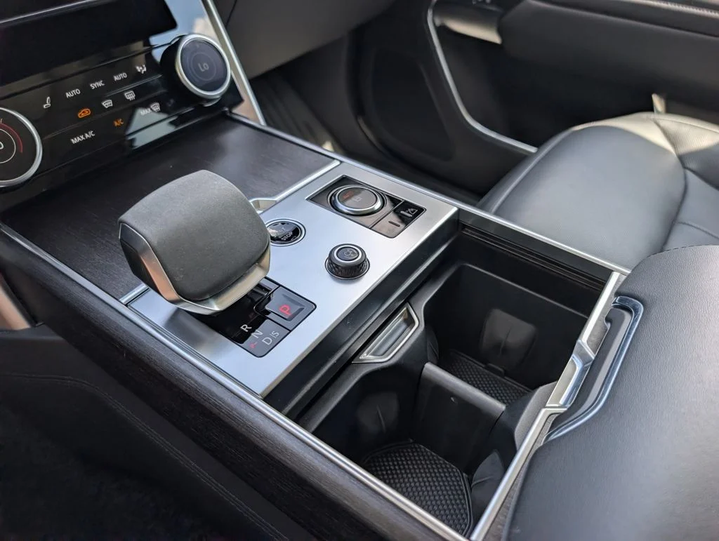New 2023 Eiger Grey Land Rover SE image 17