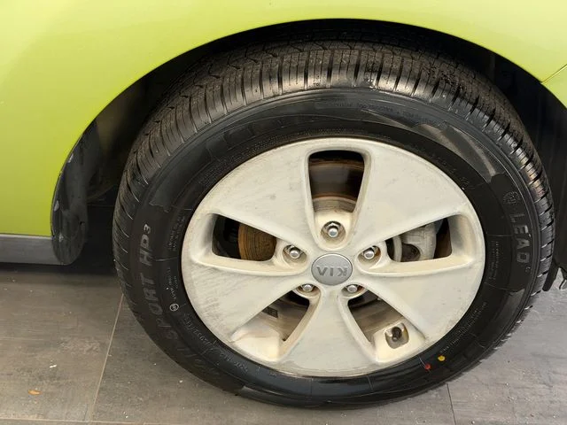 Used 2015 Green Kia Base image 17