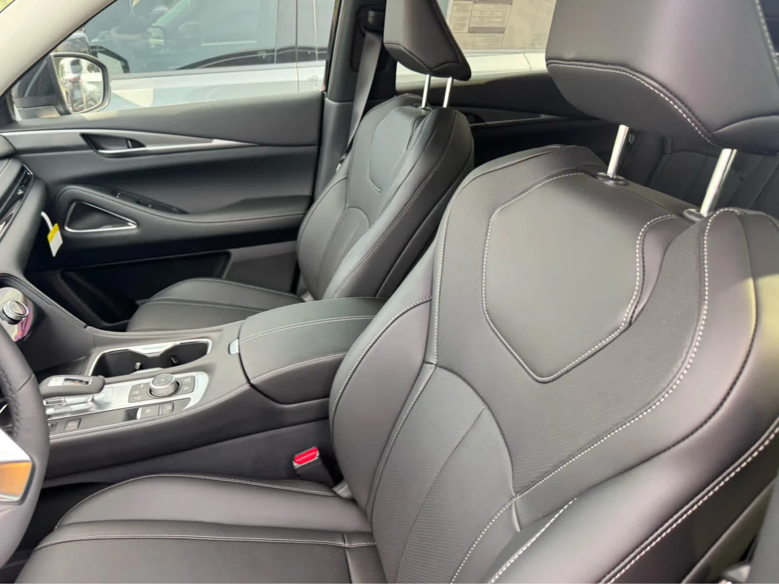 2027 INFINITI QX60 LUXE - Photo 8