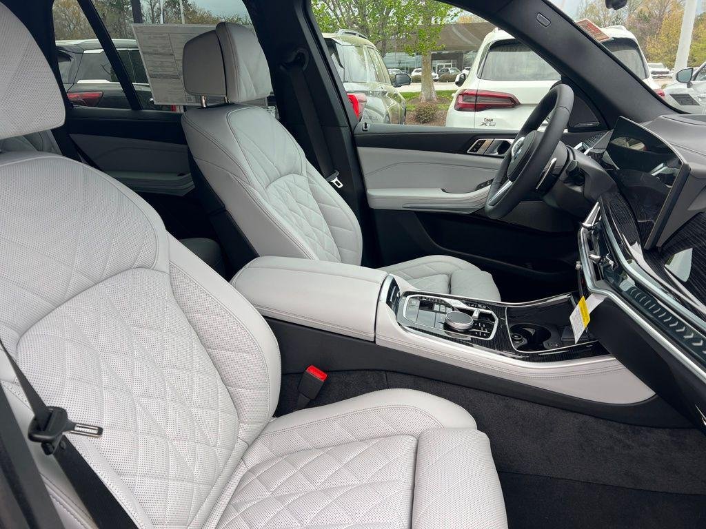 New 2026 Carbon Black Metallic BMW xDrive40i image 30