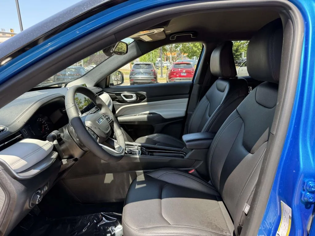 Used 2025 Blue Jeep Limited image 13