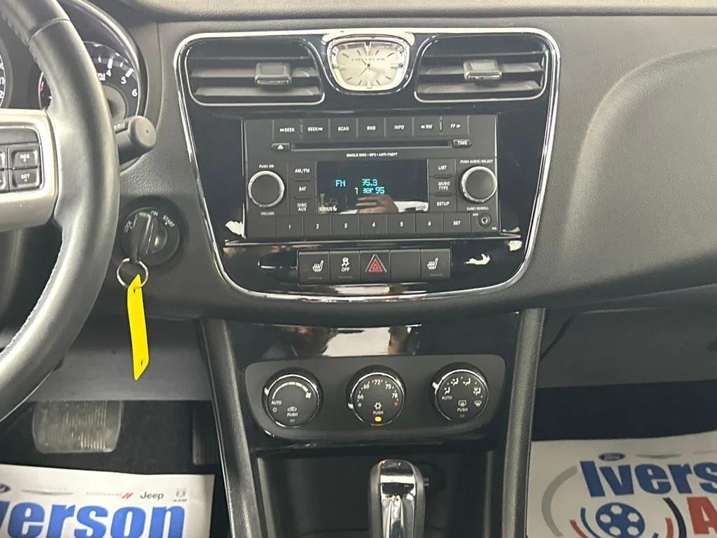 Used 2013 Red Chrysler Touring image 26