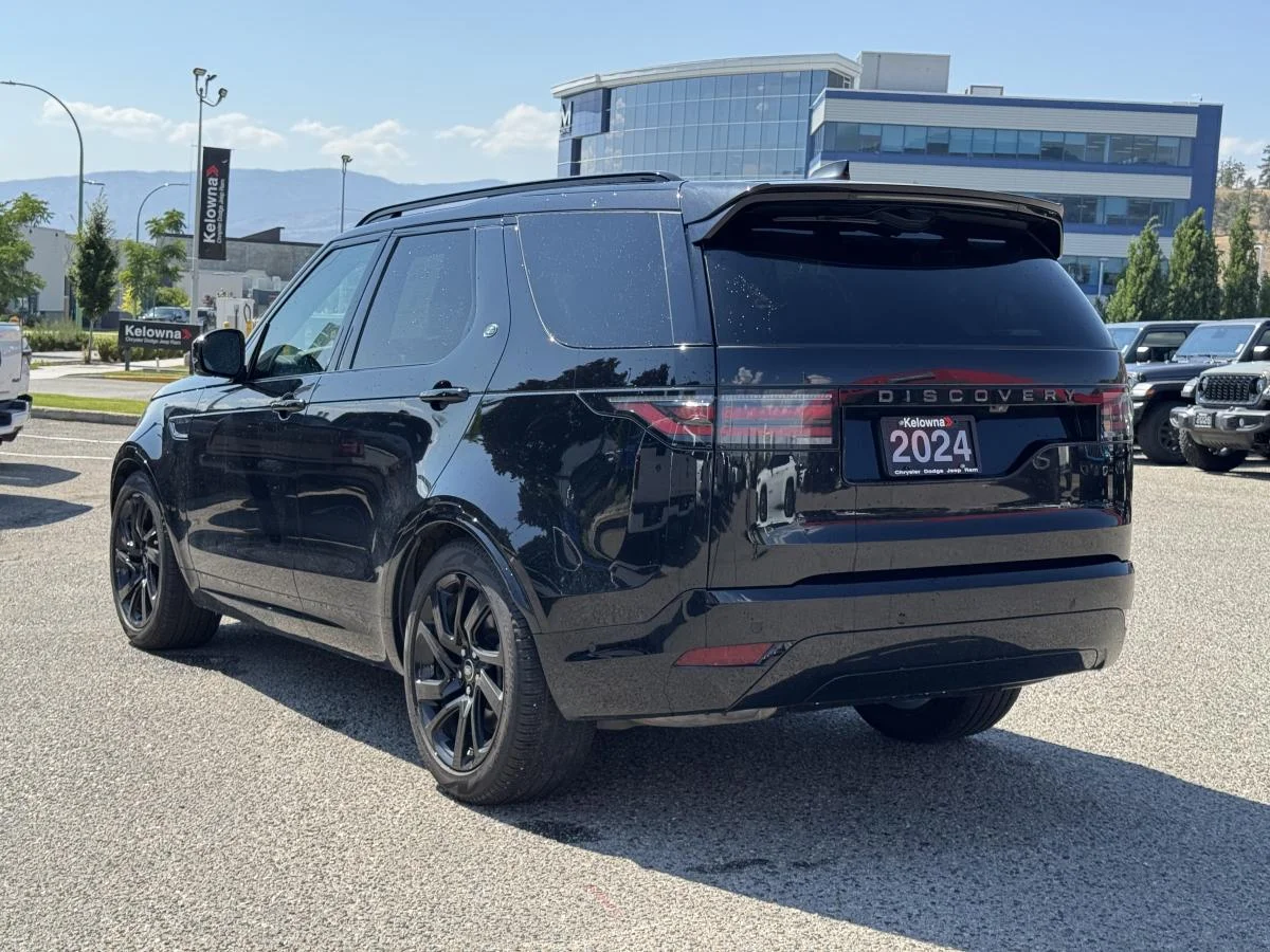 Used 2024 Black Land Rover Dynamic Se image 9