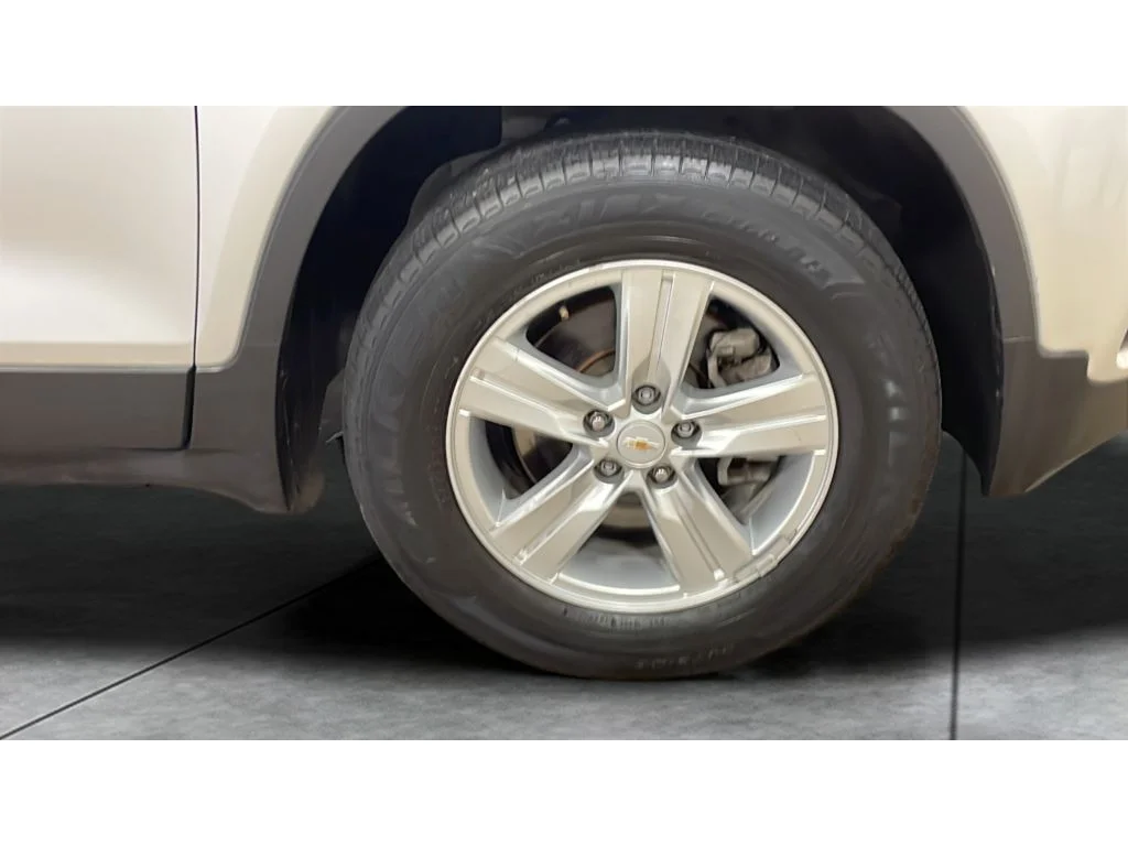 Used 2020 Silver Ice Metallic Chevrolet LT image 20