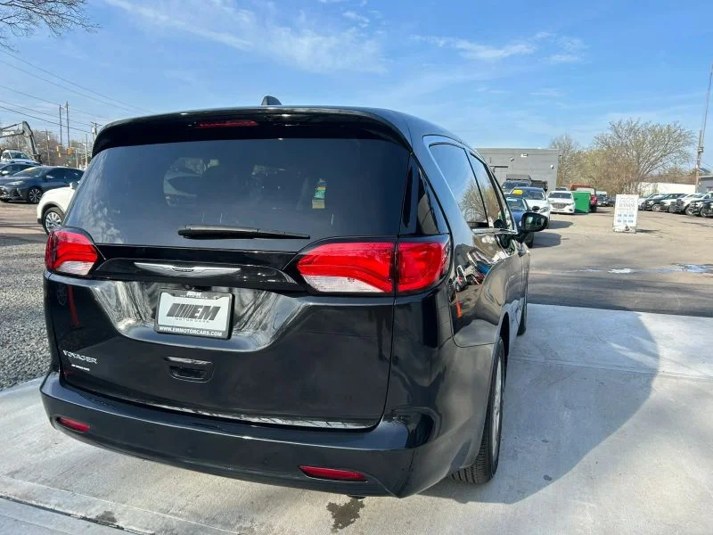 Used 2021 Black Chrysler L Minivan 4D image 11