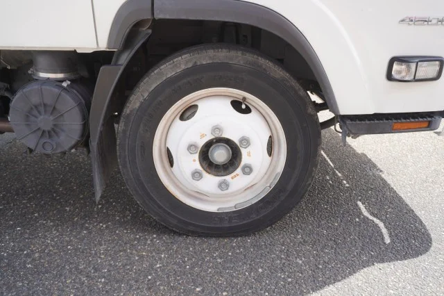 Used 2024 Arc White Chevrolet 1WT image 5