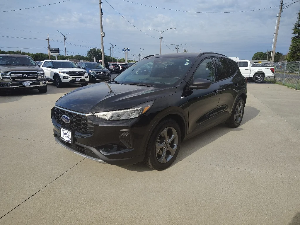 Used 2025 Agate Black Metallic Ford ST-Line image 7