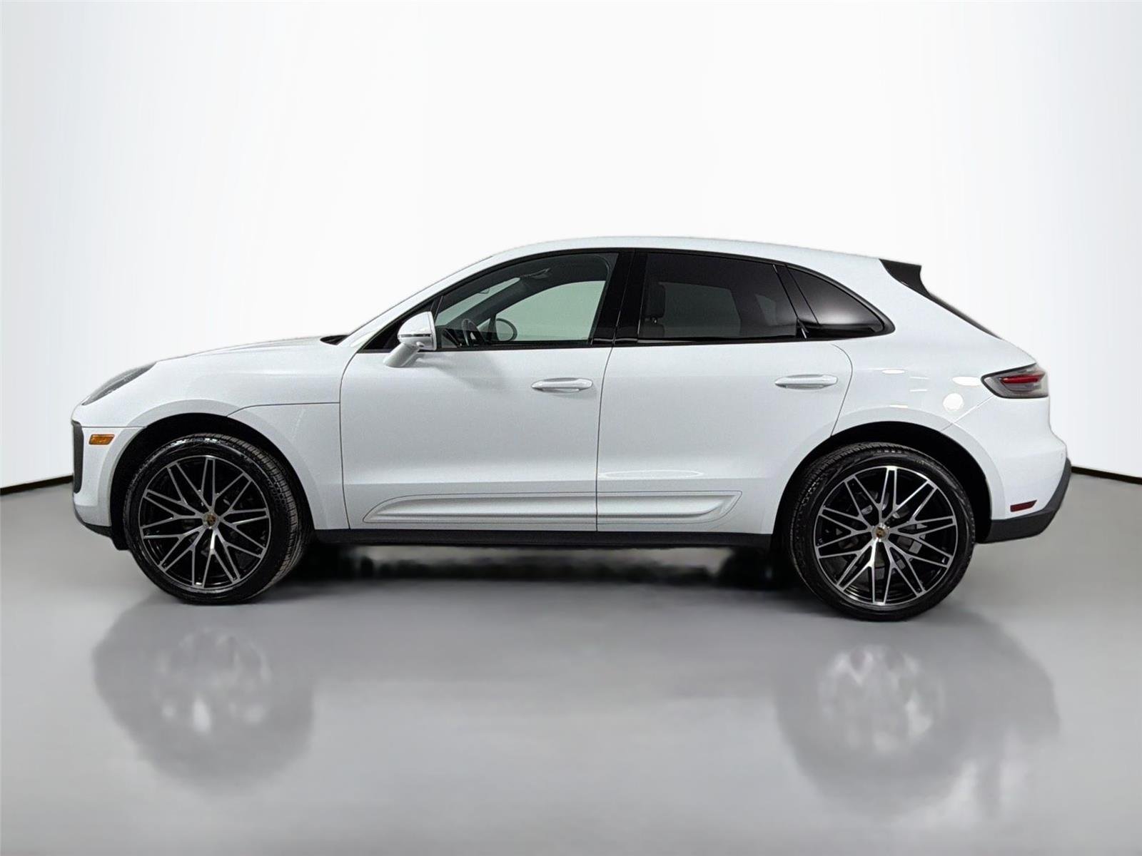 2023 Porsche Macan T's photo