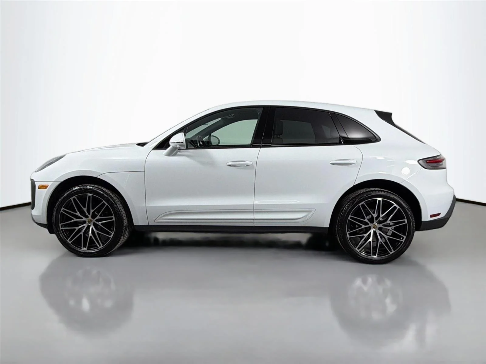 2023 Porsche Macan T's photo